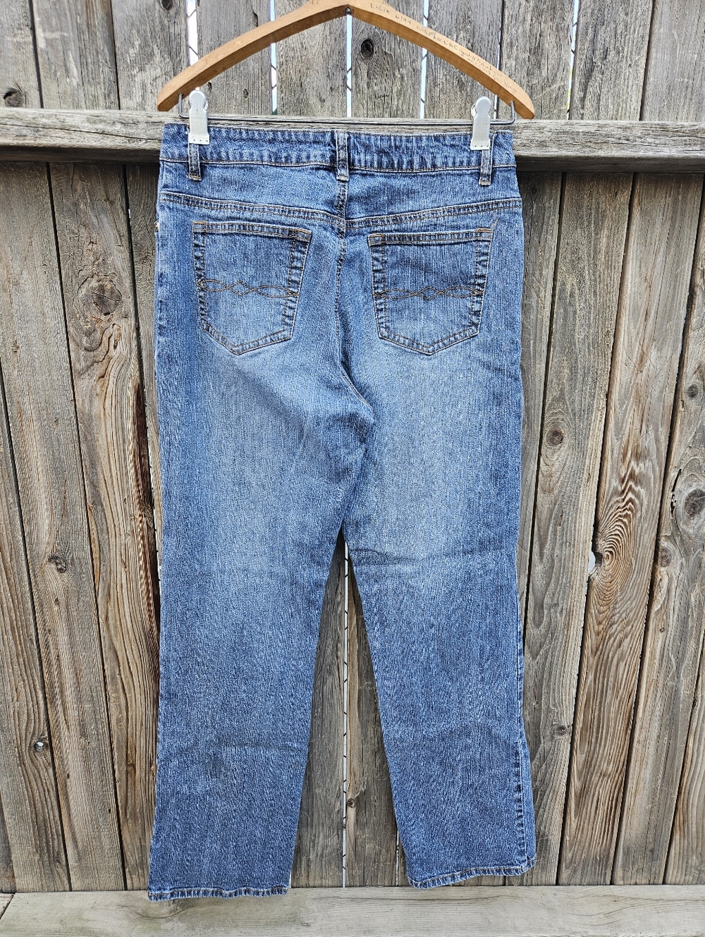 Classic Women's Blue Jeans - Comfortable Everyday Fit Size 8 - Picture 8 of 12